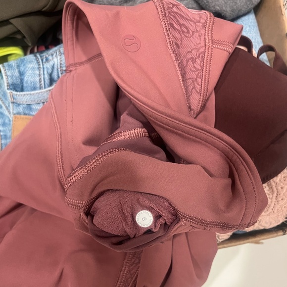 lululemon plumful leggings with lace accent, size six like new. wunder unders - Picture 6 of 6